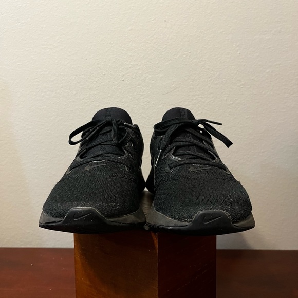 Size 8 1/2, Woman’s, Black, Nike, running, sneakers - Picture 6 of 9